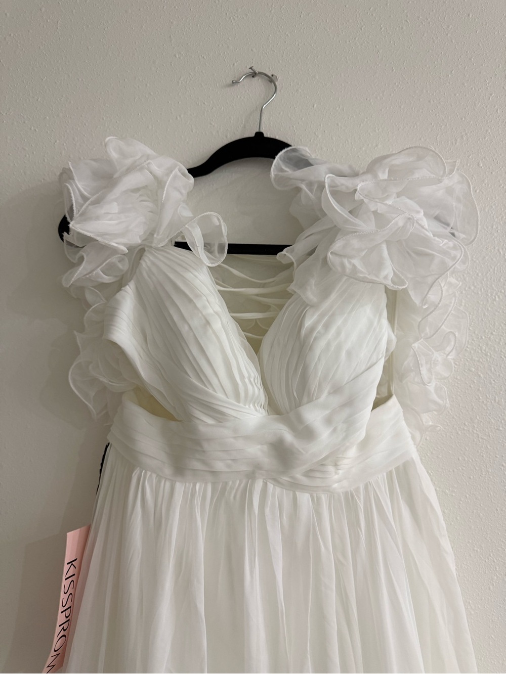 Elegant White Maxi Dress with Floral Shoulder Detail - Picture 4 of 7